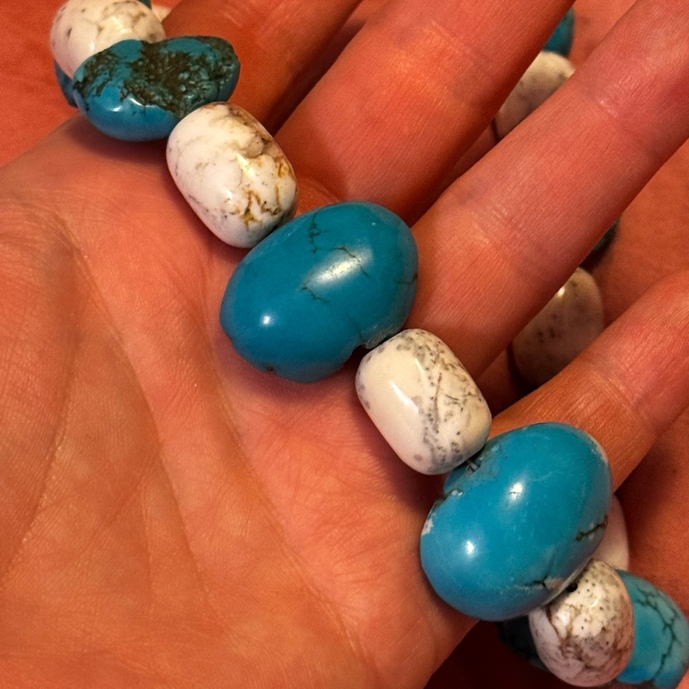 Genuine Turquoise and White Howlite Vintage Beaded Necklace - Picture 8 of 9